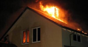 Požar zahvatio porodičnu kuću, u njoj pronađena tijela muškarca i žene