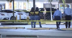 Tri muškarca pucala nasumično: Ispred svadbene sale poginule dvije, ranjeno više od 20 osoba