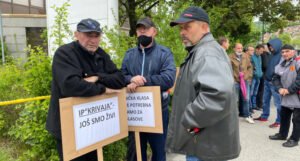 Protest radnika Krivaje u Sarajevu: “Plate im halalim, samo neka mi uplate staž”