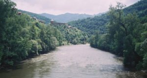 U koritu rijeke Bosne pronađeno beživotno tijelo u fazi raspadanja