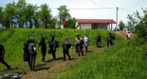 “Jutarnji list”: Migranti počeli zaobilaziti Hrvatsku i BiH, aktivnija ruta je Mađarska
