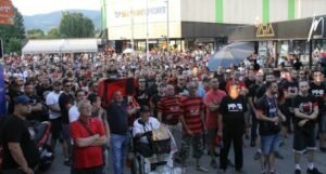 Protest navijača Čelika, nezadovoljni odnosom Gradske uprave i gradonačelnika