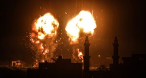 Izraelski borbeni avioni bombardirali Pojas Gaze, napali su kampove Hamasa