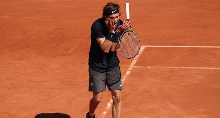 Veliko iznenađenje na Roland Garrosu: Ispao sedmi teniser svijeta
