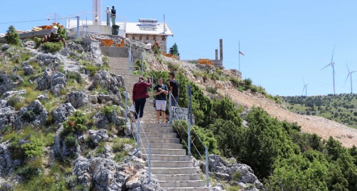 Staklena šetnica iznad Mostara postaje nezaobilazna turistička atrakcija
