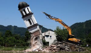 Srušena nelegalno izgrađena crkva u dvorištu nane Fate Orlović