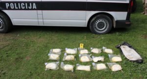 Policija tokom pretresa kuće pronašla 15 kilograma droge spid, jedna osoba je uhapšena