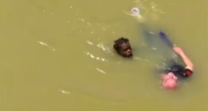 Migrant skočio u nabujalu rijeku i spasio 72-godišnjaka koji se utapao