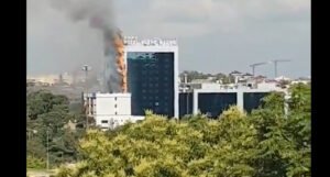 Gorio veliki hotel, iz njega evakuisano 200 ljudi, vatru gasilo 15 vatrogasnih brigada