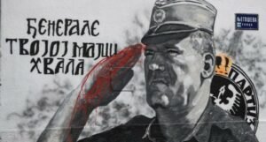 “Prepravljen” crtež u Beogradu: Okrvavljene ruke na muralu ratnog zločinca