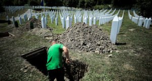 U Potočarima iskopavanje mezara za 19 žrtava srebreničkog genocida