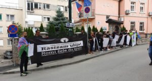 Romski aktivisti osudili rasizam i policijsku brutalnost prema Romima