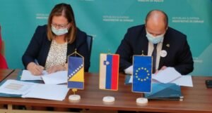 Gudeljević i Poklukar potpisali sporazum o donaciji 48.000 doza cjepiva AstraZeneca BiH