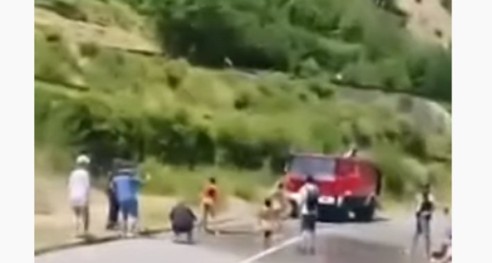Ukrajinke u Crnoj Gori kažnjene jer su se gole prskale vodom na cesti