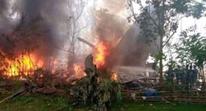 Vojni avion pao u selo: Najmanje 50 poginulih, ima i povrijeđenih mještana sela
