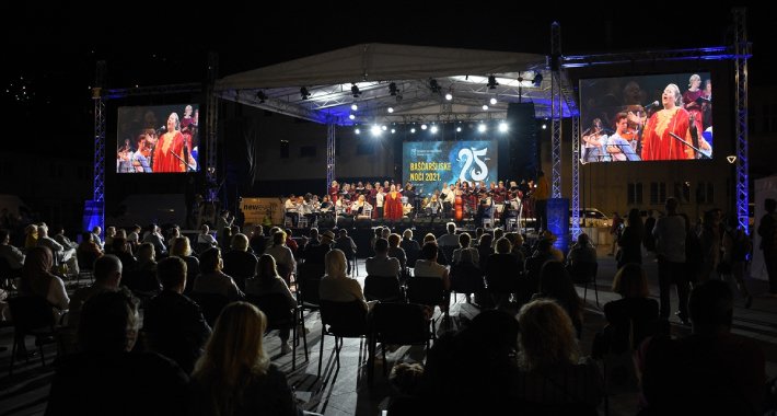 Festival “Baščaršijske noći“: Posjetioci uživali u večeri posvećenoj sevdahu