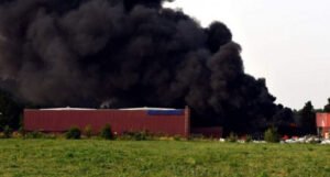 Zapalila se fabrika za proizvodnju plastike u Brčkom
