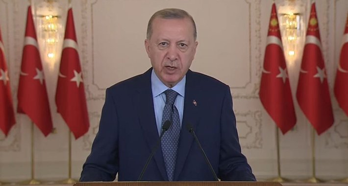 Turska lira i dalje tone, Erdogan se poziva na “islamska učenja protiv zelenaštva”
