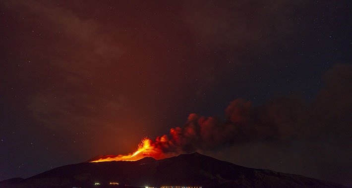 Vulkan Etna ponovno eruptirao