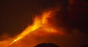 Ponovo eruptirao vulkan Etna, lavu izbacivao 800 metara uvis