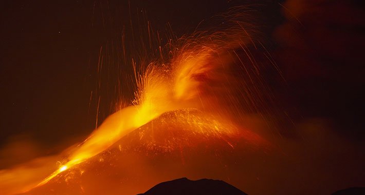 Ponovo eruptirao vulkan Etna, lavu izbacivao 800 metara uvis
