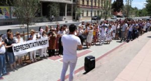 Doktori medicine i stomatologije FBiH protestovali u Mostaru