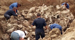 Veliki broj osumnjičenih još na slobodi: Ovo su imena svih osuđenih za genocid u Srebrenici