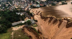 Poplave uništile cijela naselja u Njemačkoj, traga se za nestalima