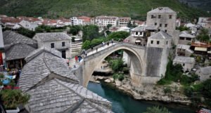 Tragedija u Mostaru: Skočio sa Starog mosta u Neretvu, nije isplivao