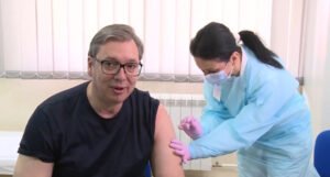 Vučić hoće i treću dozu vakcine, čeka savjet stručnjaka