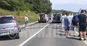 U teškoj saobraćajnoj nesreći poginuo vozač “Opela”, više osoba povrijeđeno