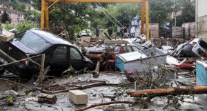 Tursku nakon požara pogodilo jako nevrijeme, poplave odnosile i ljudske živote