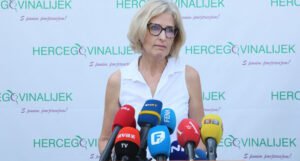BiH dobila još 500.000 vakcina, ambasadorica poručila: Vakcinacija štiti vas i vaše najbliže
