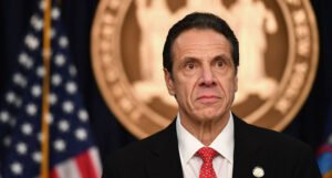 Guverner New Yorka podnio ostavku zbog optužbi za seksualno uznemiravanje