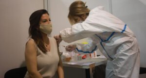 U Srbiji počinje vakcinisanje protiv korone takozvanom “buster dozom”