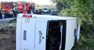 Prevrnuo se autobus koji je vozio turiste s ljetovanja iz Hrvatske, osmero poginulih