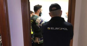 Na prevarama zasnovanim na koroni “zgrnuli” oko milion eura, uhapšene 23 osobe