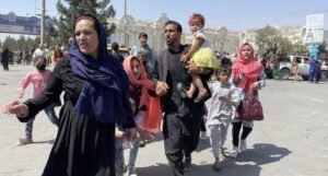 Talibani sprečavaju ulazak na aerodrom u Kabulu