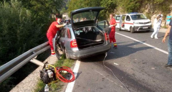U nesreći kod Konjica teško povrijeđen vozač Škode