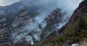 Požari bukte u Hercegovini, izgorjela kuća i dvije štale, čuju se i eksplozije