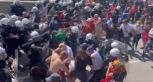 Blokiran put Podgorica – Cetinje: Sukob demonstranata i policije