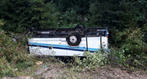 Autobus sletio sa ceste, 16 osoba povrijeđeno