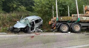 Stravična nesreća na M-5: U sudaru dvije Škode i kamiona poginula jedna osoba