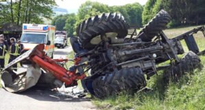 Traktor prignječio i usmrtio vozača