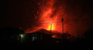 Eksplozija vulkana na španskom otoku, aerodrom zatvoren