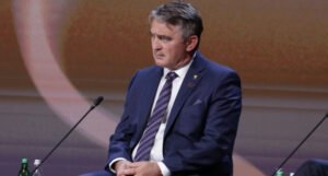 Komšić: Zastupnici DF-a glasat će protiv zahtjeva za smjenom ministra Podžića