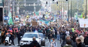 Hiljade demonstranata u Briselu zahtijevalo hrabriju borbu protiv klimatskih promjena
