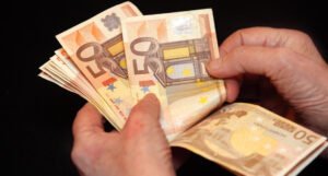 Od 1. januara minimalna plata u Crnoj Gori 450, prosječna 700 eura