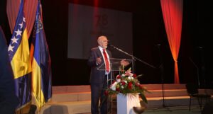 Obilježavanju 78. godišnjice oslobođenja Tuzle prisustvovao i Stjepan Mesić