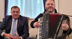 Milorad Dodik u zgradu Predsjedništva BiH doveo harmonikaša